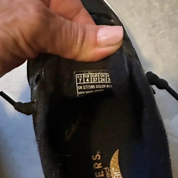 BOGO !!! Sketchers Arch Fit Arcade - Picture 10 of 14